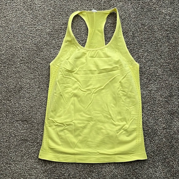 ✨2/$20✨FABLETICS Tank size S - Picture 1 of 2